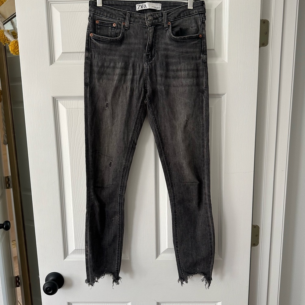 Zara Women's Black Distressed Jeans size 6